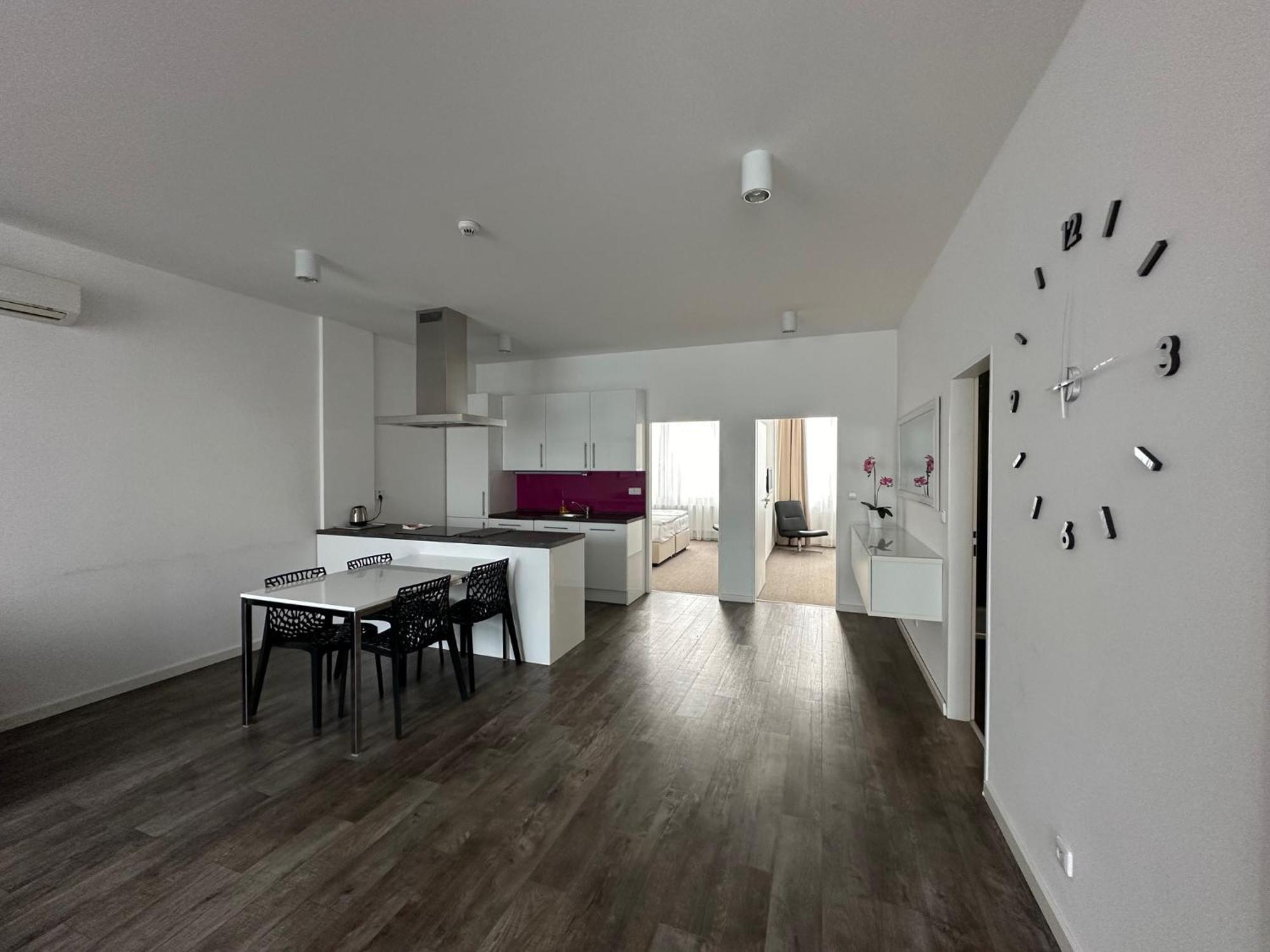 Hotel Kapitol موست المظهر الخارجي الصورة
