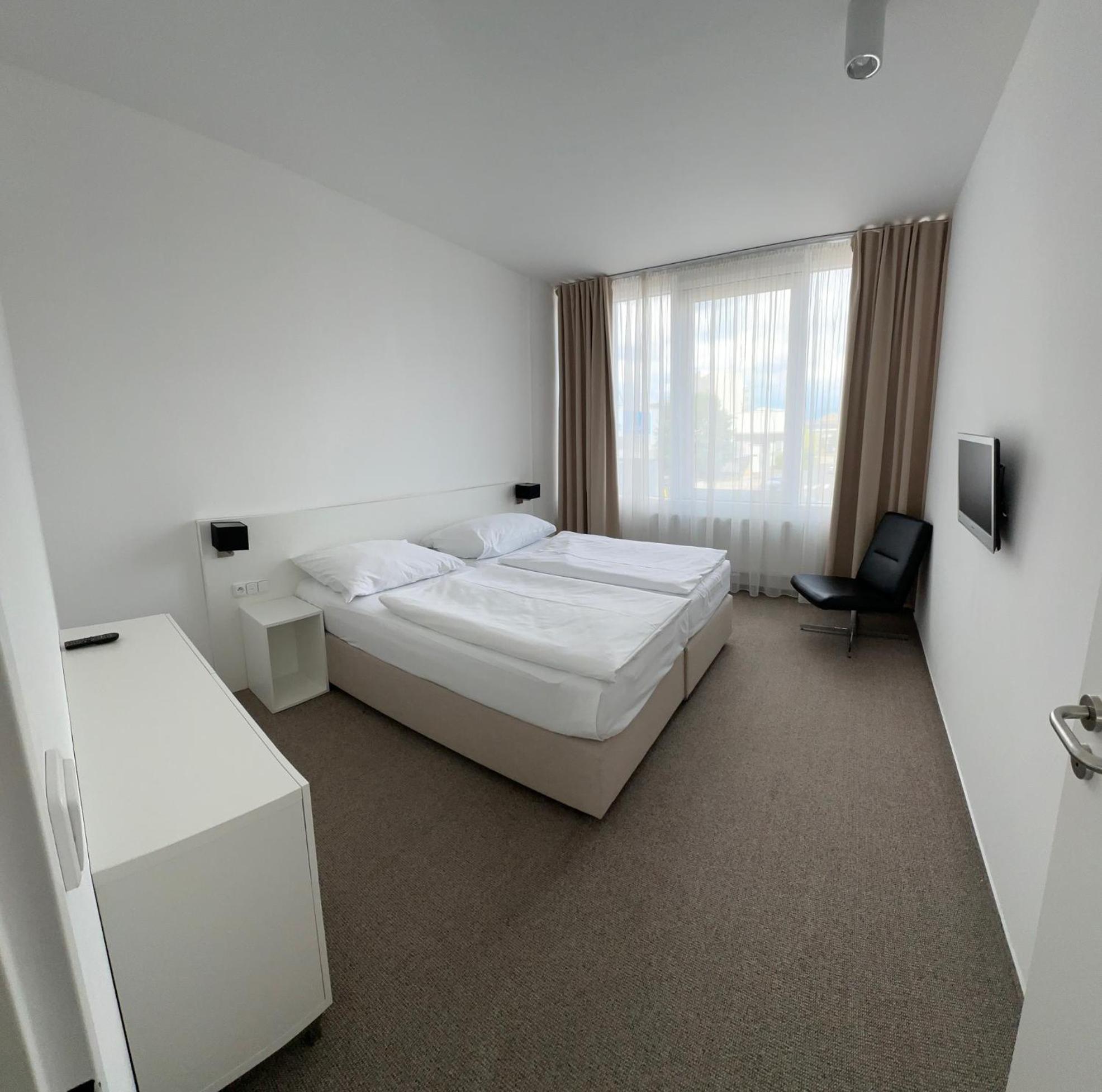 Hotel Kapitol موست المظهر الخارجي الصورة