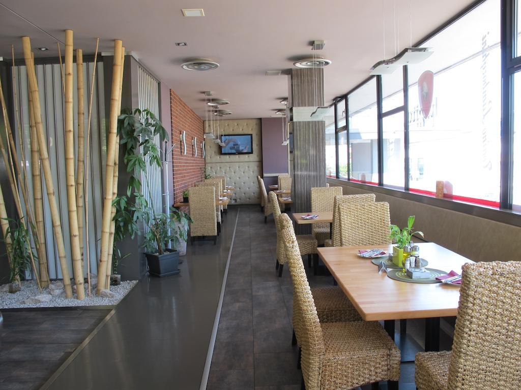 Hotel Kapitol موست المظهر الخارجي الصورة
